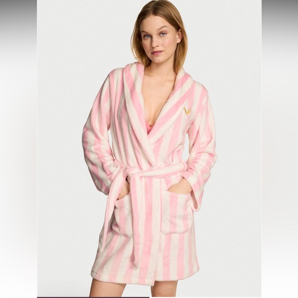 Pink Striped Women's Robe size XXl 🫶🏻🩷🤍